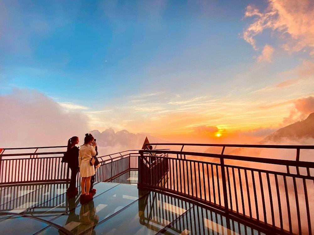 Rong May Glass Bridge is often referred to as the “Gateway to Heaven” in Lao Cai